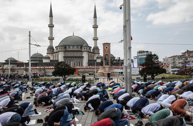 Erdogan inaugurates major new mosque in heart of Istanbul