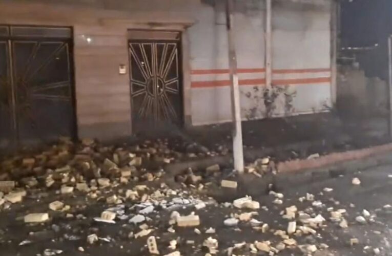 At least 2 dead, hundreds injured as earthquake hits Iran