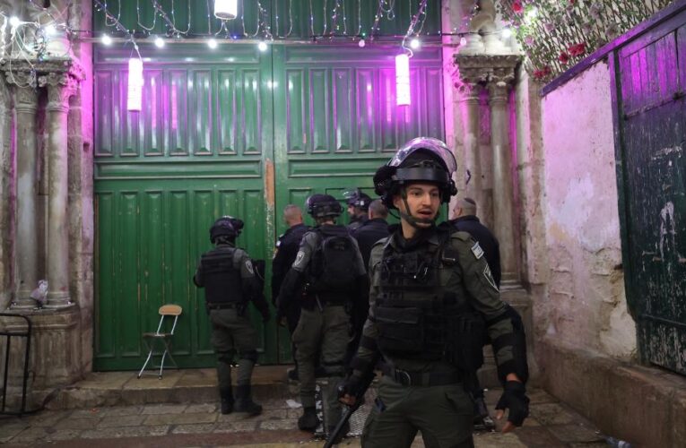 Israeli police storm al-Aqsa mosque for the second time on Wednesday