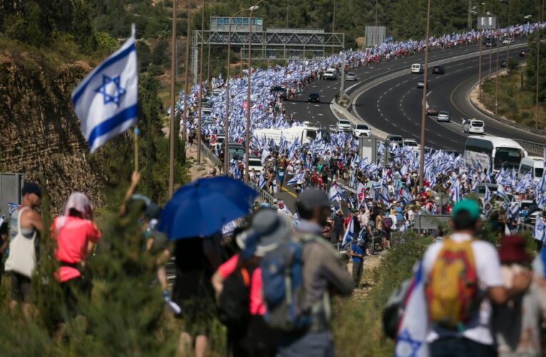 Israelis rally ahead of critical vote to weaken power of courts