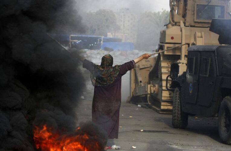 Before hundreds of protesters were killed, Egypt debated less lethal options, report says