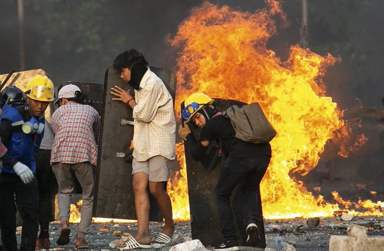 Myanmar: Monks Call on The Junta to End The Violence