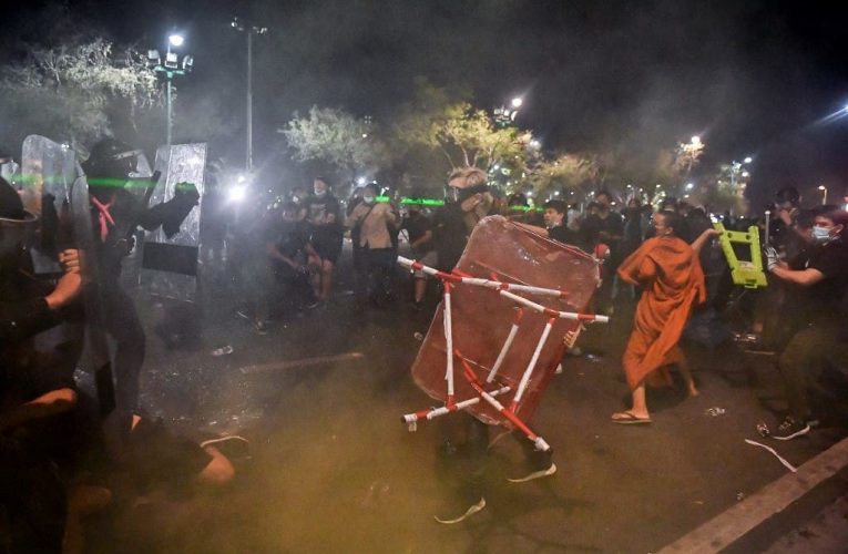 Thai Protesters Call on PM to Resign, Monarchy Reform