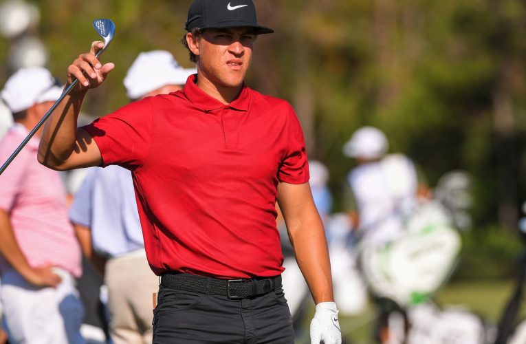 تكريما لتايغر وودز بعد حادث خطير.. لاعبو غولف يرتدون اللونين الأحمر والأسود خلال مباراة