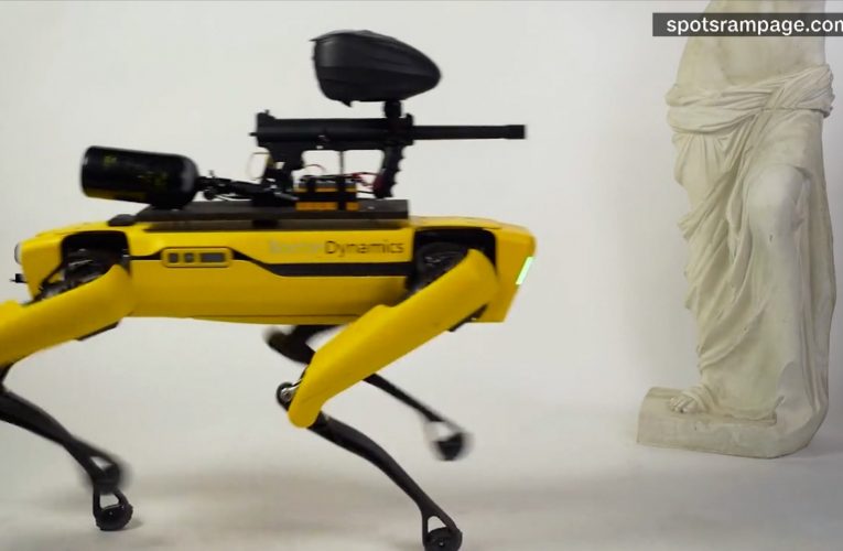 شاهد.. روبوت على شكل كلب “يطلق النار” من مسدس على ظهره