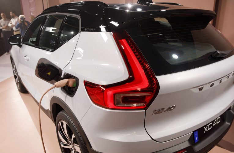 فولفو ستصبح كهربائية بالكامل بحلول العام 2030.. والإنترنت “متجر” سياراتها الوحيد