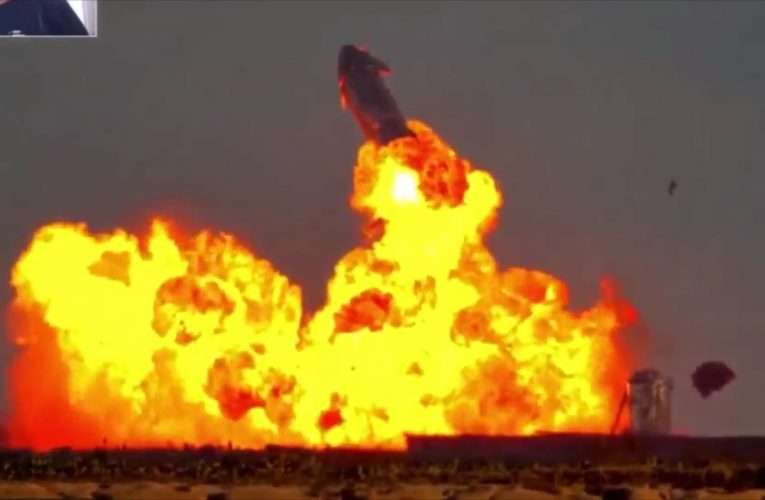 شاهد لحظة انفجار صاروخ “سبيس إكس” بعد إقلاعه وهبوطه بنجاح