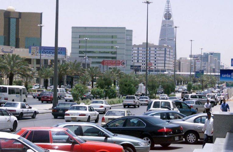 وزارة التجارة السعودية تخالف 4 أشخاص روجوا للكسب السريع غير المشروع