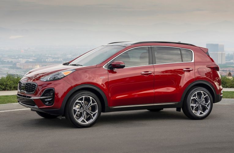 كيا تنصح بعض العملاء بركن سياراتهم بعيداً عن منازلهم بسبب مخاطر حريق