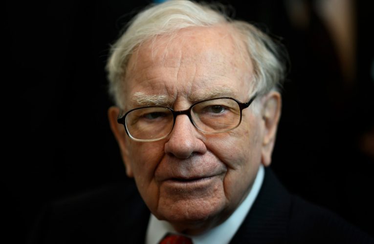 بثروة تبلغ 100 مليار دولار.. وارن بافيت يصبح سادس أغنى رجل في العالم