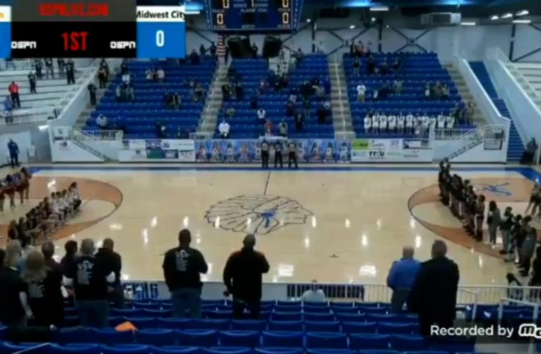 فضحه البث المباشر.. معلّق يستخدم عبارات عنصرية أثناء مباراة لكرة السلة