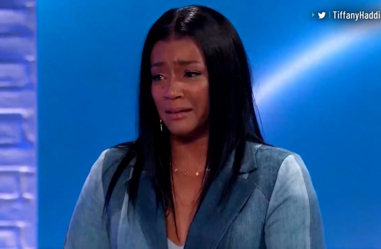 شاهد رد فعل كوميدية بعد إعلامها الفوز بجائزة غرامي أثناء تقديم برنامجها