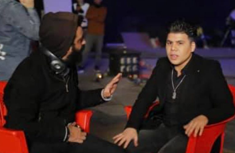 مغني “المهرجانات” عمر كمال يواجه أزمة جديدة “بين السما والأرض”