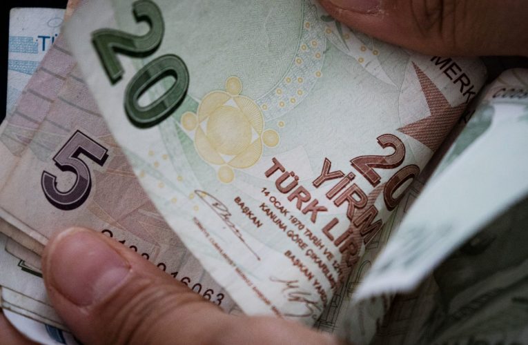 المصرف المركزي التركي يرفع سعر الفائدة إلى 19 بالمئة