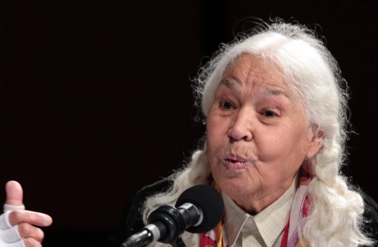 وفاة الكاتبة والروائية المصرية نوال السعداوي عن عمر يقارب الـ٩٠ عامًا