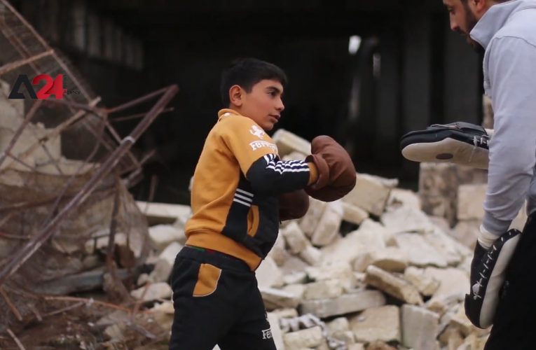 المباني المدمرة في سوريا تتحول لحلبة ملاكمة للأطفال