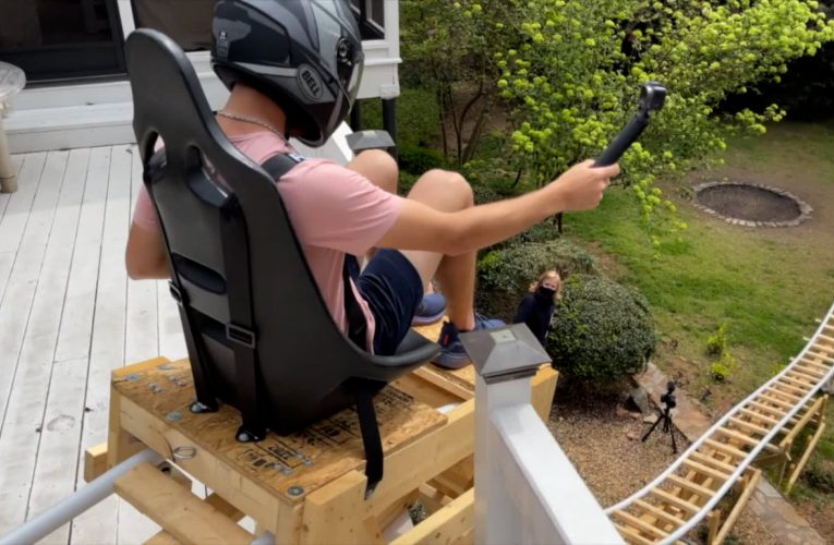 مراهق يصنع أفعوانية في فناء منزله.. شاهد كيف يستمتع بها