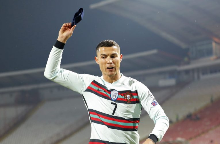رونالدو يُعلق على تصرفه المثير للجدل بعد مباراة البرتغال وصربيا: من الصعب التعامل مع بعض اللحظات