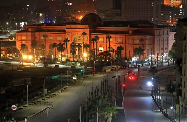 مصر تراجع اللمسات الأخيرة قبيل انطلاق الموكب الذهبي لمومياوات ملوك الفراعنة