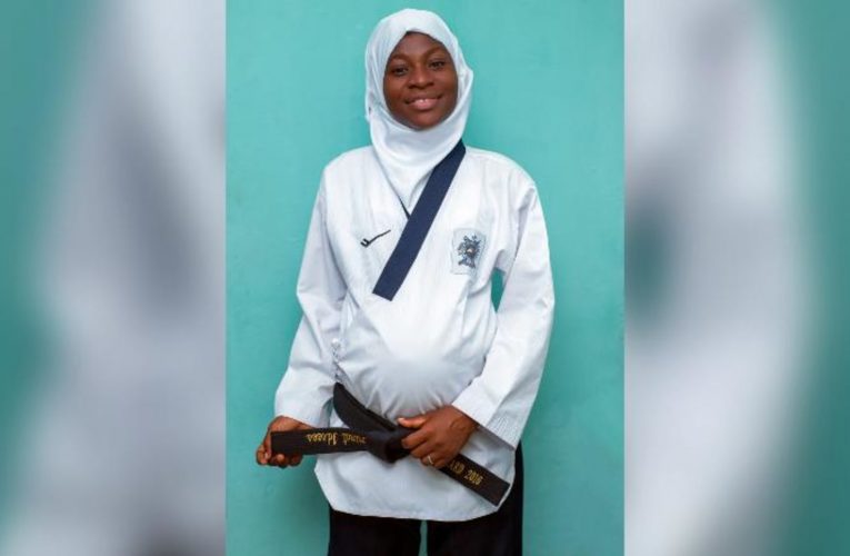 حامل وفي الشهر الثامن.. رياضية نيجيرية تفوز بميدالية ذهبية في التايكوندو