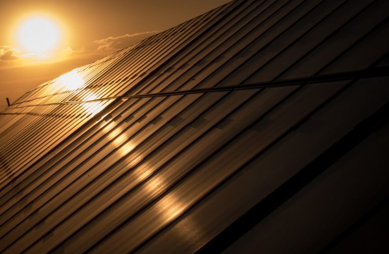 السعودية تفتتح مشروع محطة سكاكا للطاقة الشمسية شمال المملكة