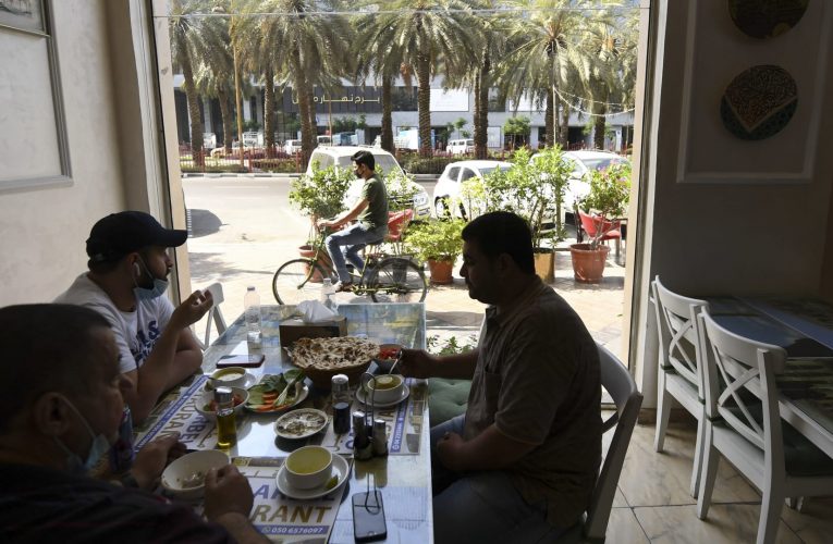 تغطية الطعام خلال ساعات الصيام اختياري للمطاعم في دبي