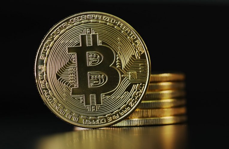 “العملات الرقمية مثل بيتكوين محرمة”.. عضو “كبار العلماء” بالسعودية يوضح السبب