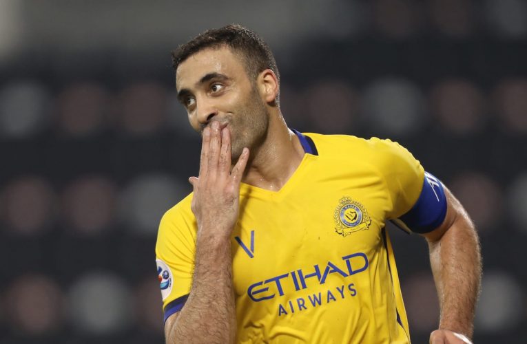 أمير سعودي: 3 لاعبين من النصر تعرضوا لحملة “شيطنة”.. وكانوا يظهرون في المساجد كل جمعة