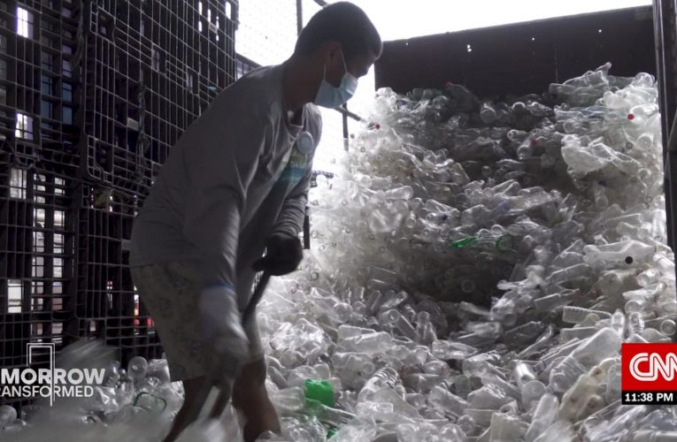 لمحاربة الفقر والتلوث.. تعرف على فكرة “البلاستيك الاجتماعي”