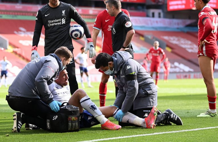 بعد انتهاء موسمه بسبب الإصابة.. تريزيغيه ينشر صورة له بـ”العكاز”