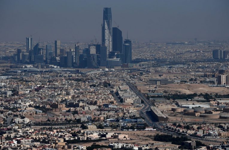 تداول فيديو كيف أسعدت معلمة سعودية طالباتها رغم كورونا