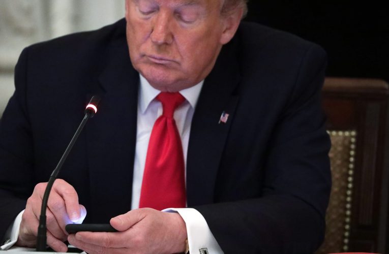 مجلس الإشراف على محتوى فيسبوك يؤيد استمرار تعليق حساب دونالد ترامب