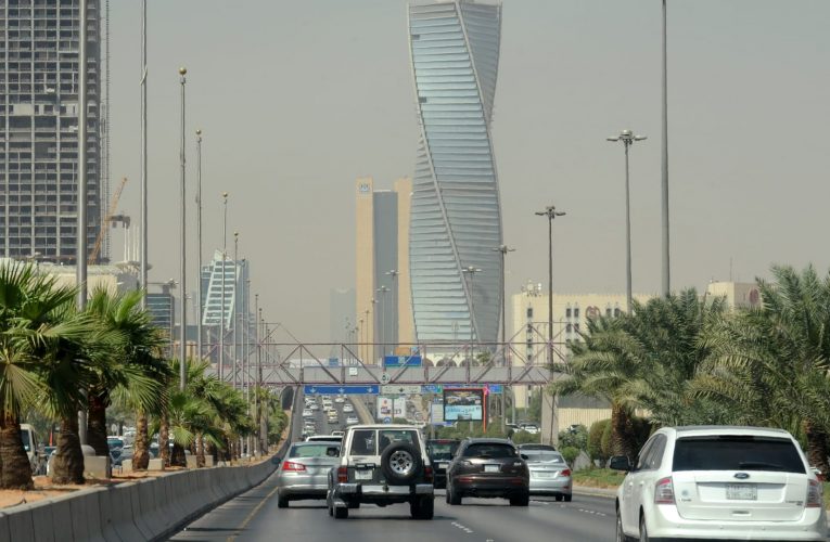السعودية.. انخفاض الناتج المحلي بـ3.3٪ بالربع الأول.. ونمو القطاع غير النفطي لأول مرة منذ كورونا