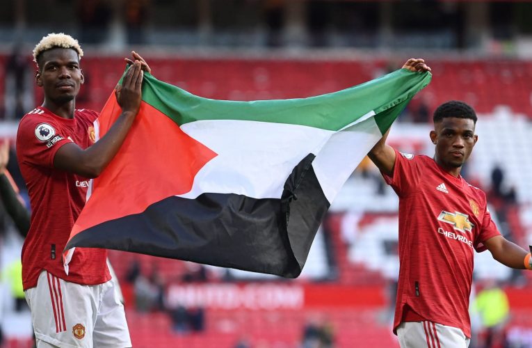 بوغبا وديالو يرفعان العلم الفلسطيني بعد مباراة مانشستر يونايتد وفولهام