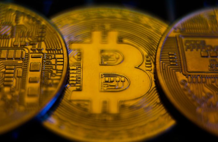 سعر بيتكوين ينخفض إلى 40 ألف دولار.. والصين تواصل قمع العملات المشفرة