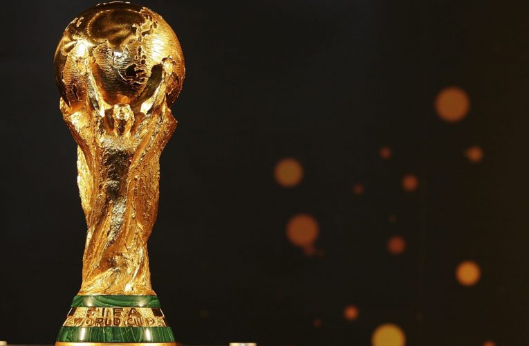 الفيفا يدرس اقتراحا سعوديا قد يغير شكل كأس العالم للرجال والسيدات