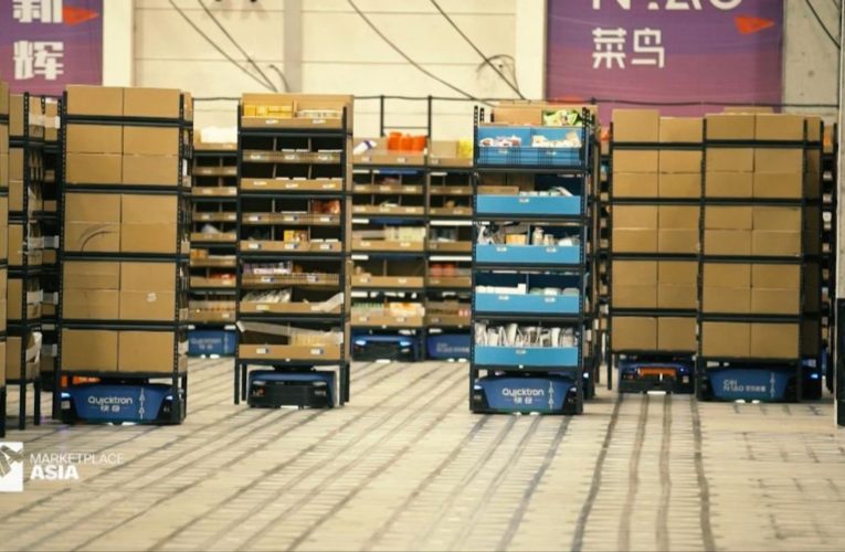 داخل مستودع “علي بابا“.. من هنا توزع ملايين الطرود إلى العالم