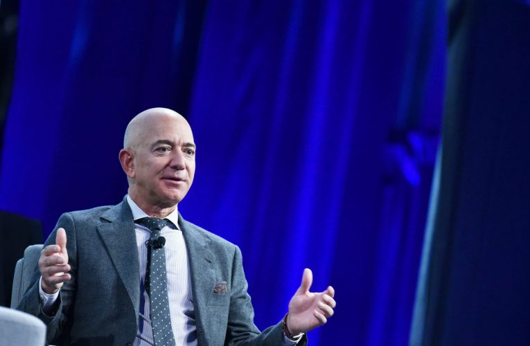 جيف بيزوس يتنحى عن منصبه كرئيس تنفيذي لشركة أمازون في يوليو المقبل