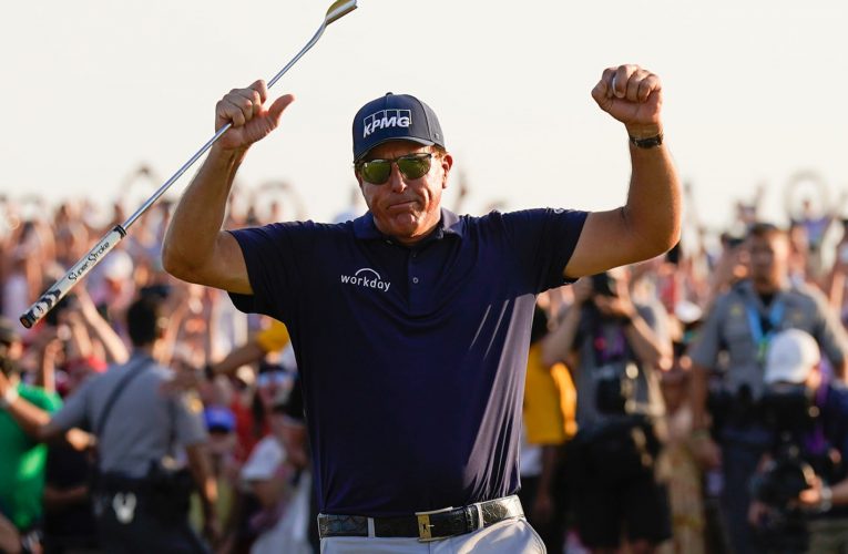 الفائز ببطولة PGA للغولف يكسر رقما قياسيا استمر لأكثر من 50 عاما.. ما هو؟