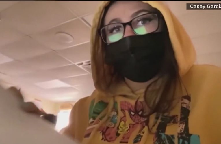 أم تتنكر بزي طالبة لاختبار أمن المدرسة.. شاهد ما حدث