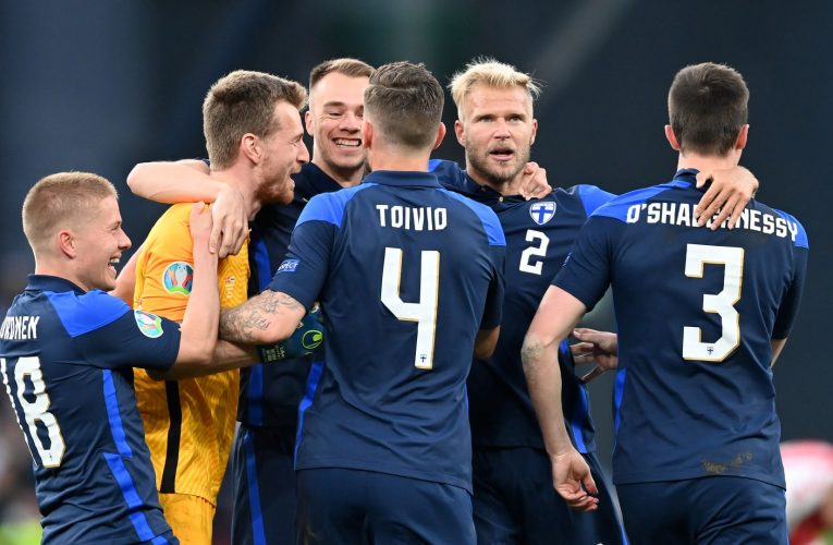 من تسديدة وحيدة خلال المباراة.. منتخب فنلندا يسجل هدف الفوز على الدنمارك بعد حادث درامي