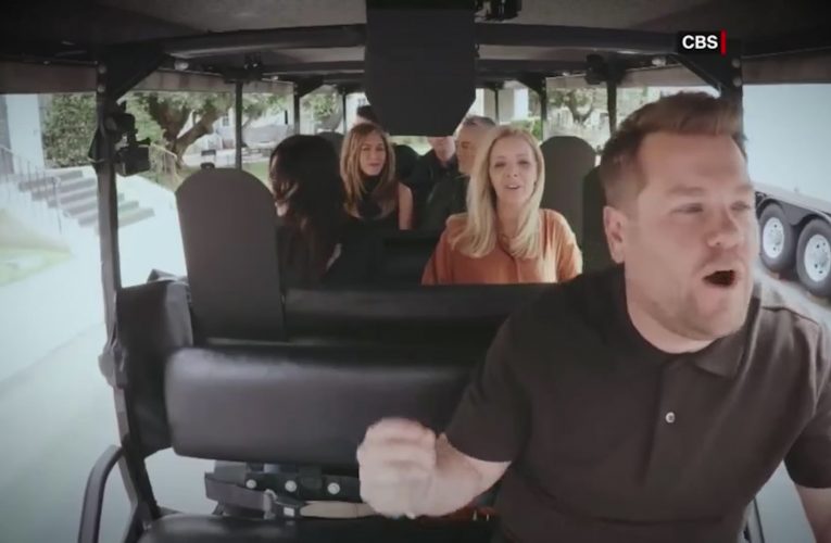 نجوم “Friends” يؤدون الأغنية الرئيسية للمسلسل مع جيمس كوردن