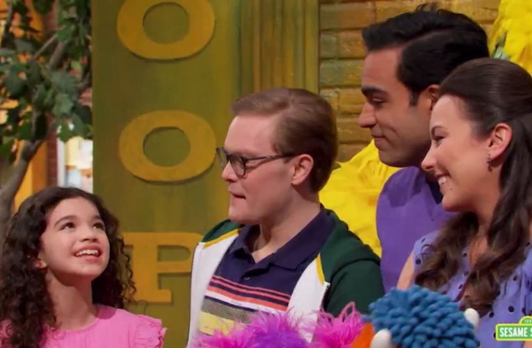 برنامج “شارع سمسم” يستضيف والدين مثليين للمرة الأولى