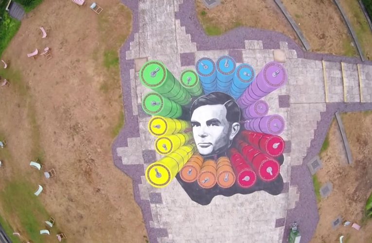 مفكك شفرات رسائل النازيين في الحرب العالمية الثانية يصنع التاريخ على عملة بريطانيا