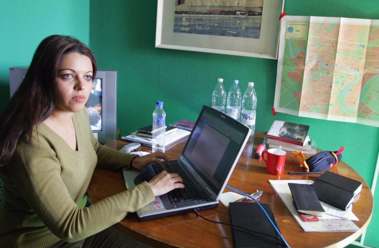 الجدل حول العودة للعمل بالمكتب.. لماذا يفضل البعض خيارًا على الآخر؟