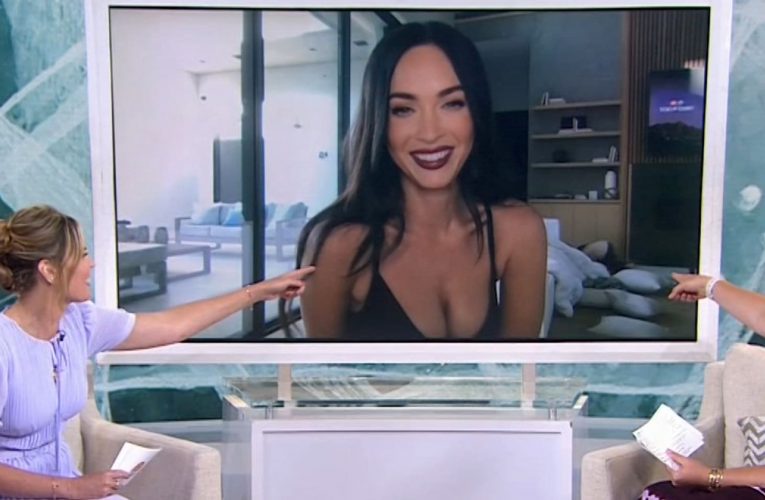 شاهد.. أبناء الممثلة ميغان فوكس يحاولون “التخفي” أثناء مقابلتها التلفزيونية