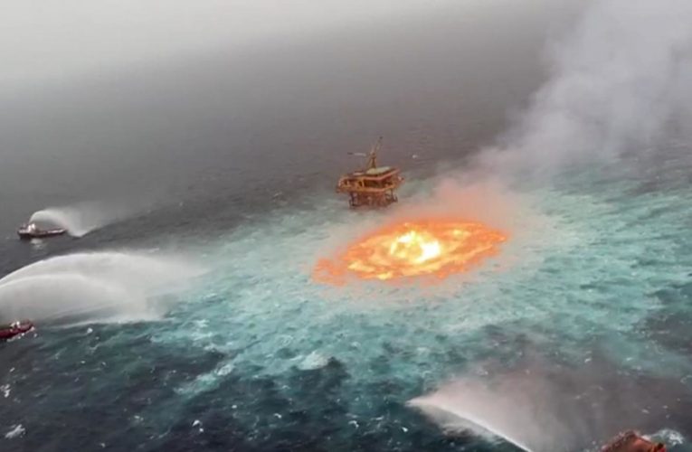 شاهد حريق هائل يشبه العين يندلع تحت الماء في خليج المكسيك