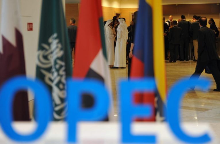 إلغاء اجتماع “أوبك بلس” دون تحديد موعد جديد.. وارتفاع أسعار النفط