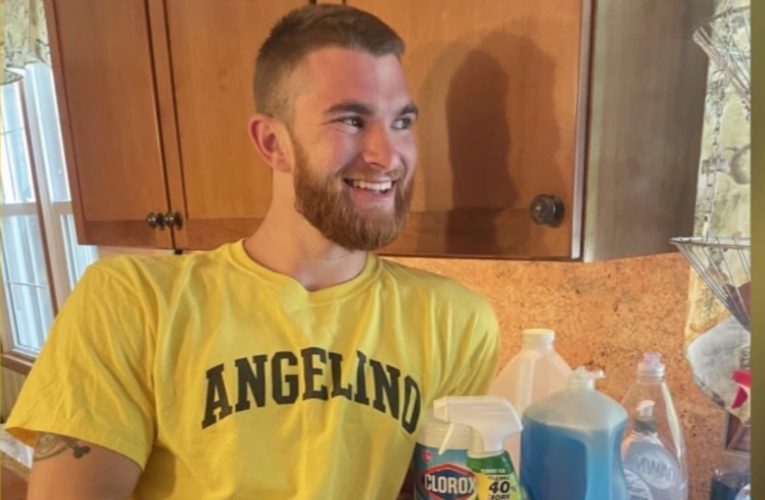 ذهب لتنظيف شقة صديقه.. ولكن المفاجأة كانت بعد الانتهاء من عمله