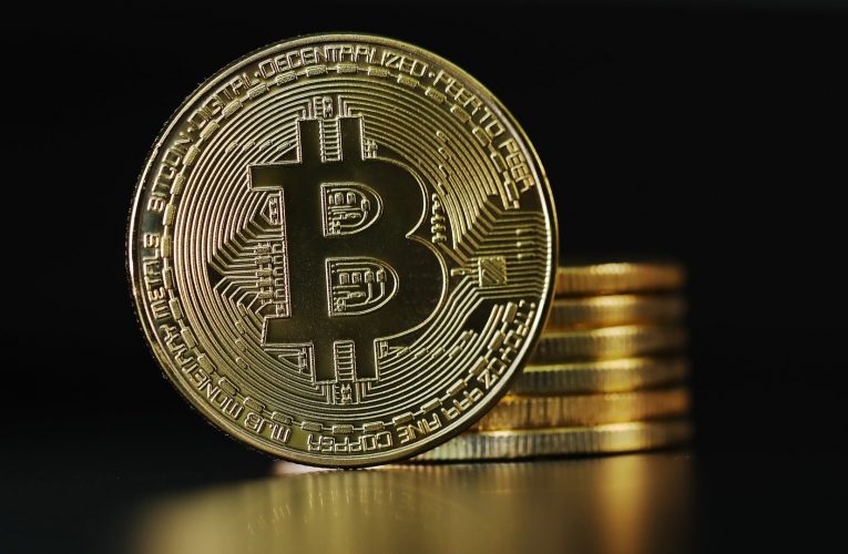 بيتكوين تهبط 6% دون حاجز 30 ألف دولار في الـ24 ساعة الماضية